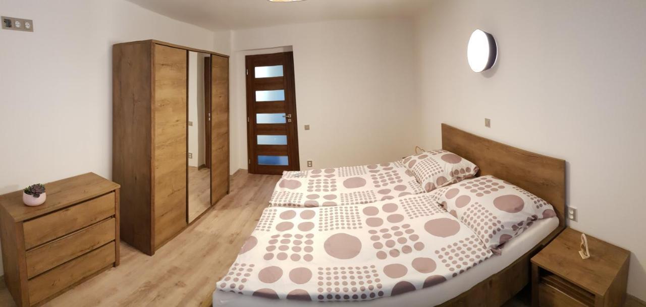 Apartman U Labe Apartment Нимбурк Екстериор снимка